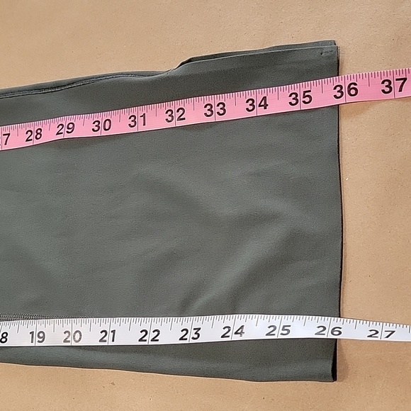 Athleta Size M Transcend Stash Crop Straight Leg, Bali Green, NWOT. Rare Color - Picture 9 of 13